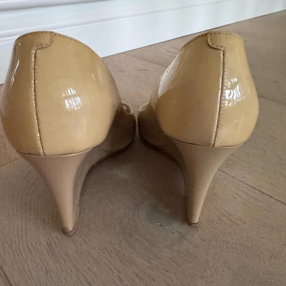 Jimmy Choo Baxen Patent Peep-Toe Wedge Pump size 37.5 Beige color